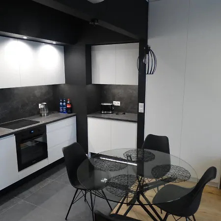 Black&white Bis - Male Garbary 8 * Poznań